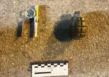 У Києві іноземець з гранатою Ф-1 погрожував перехожим на вулиці – його затримали
