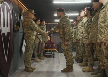 "Сила нашого війська – це люди": Сирський нагородив бійців штурмових підрозділів у Південній операційній зоні