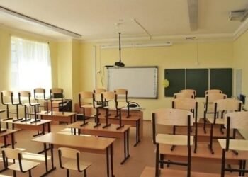 Батьки Дніпра на гачку: кожен пропуск дітей відслідковує поліція