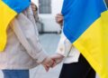 Еще одна страна ЕС свернет помощь украинцам: придется искать жилье