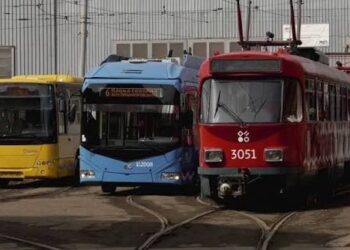 Центр Дніпра перекривають: транспорт переходить на нову схему руху