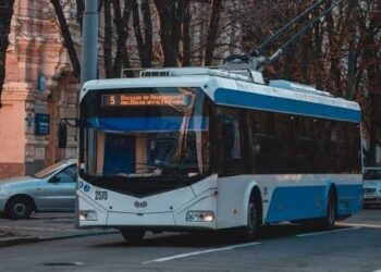 Тимчасові маршрути в Дніпрі: ремонт колій і каналізації створив хаос