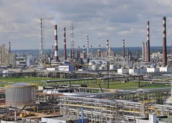 Минус мощности: в России повреждены важные установки одного из крупнейших НПЗ
