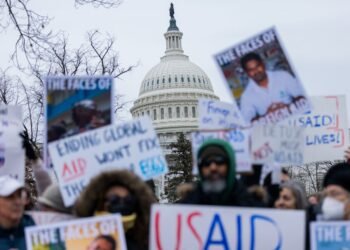 В США вспыхнула новая волна протестов под лозунгом “Без королей”