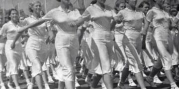 С лозунгом “Долой стыд”: как нудистские марши и богемные клубы шокировали киевлян сто лет назад