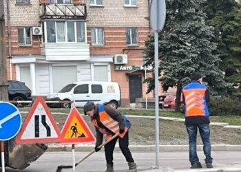 У Дніпрі миють та підмітають дороги: що стало причиною