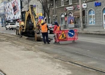 Ремонт перенаправляє трамваї: як курсує громадський транспорт у Дніпрі