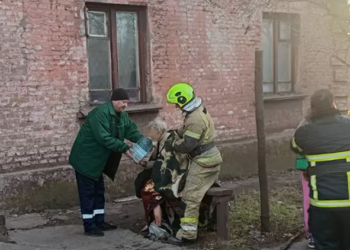 Задихалася від диму: на Дніпропетровщині на пожежі врятували жінку