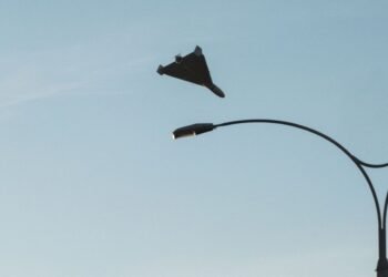 Россияне дроном попали в автобусную остановку в Одесской области: ранены два человека