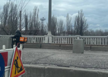 Сезон заторів: у Дніпрі черги авто розтягнулися від моста