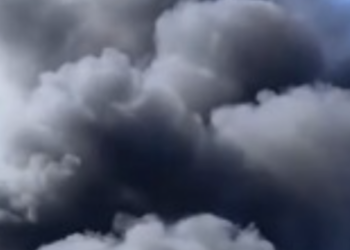 Дим аж до неба: загорівся магазин на Дніпропетровщині