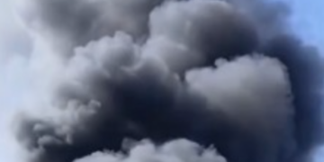 Дим аж до неба: загорівся магазин на Дніпропетровщині