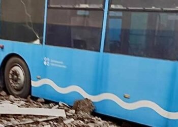 Удар по міському транспорту Дніпра: що відомо зараз