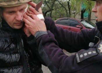 Поліцейські під атакою: чоловік із гранатами влаштував вибух на Дніпропетровщині