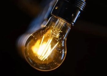 Укренерго не планує відключень світла 25 квітня та закликає обмежити споживання ввечері