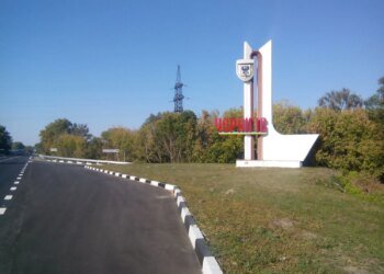 рф вдарила балістикою по підприємству у Чернігові – відомо про жертву, травмовано неповнолітню