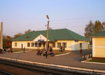 Поблизу станції Коломак вантажівка зіткнулася з пасажирським поїздом, рейси на Харківщині затримуються