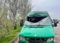 Ворог вдарив по рейсовому мікроавтобусу на Нікопольщині – 4 поранених, серед них дитина