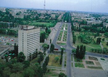 У Миколаєві через атаку дронів частково зникло світло, пошкоджені будинки