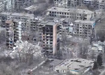 Одна з найгарячіших ділянок фронту – МВС показало з повітря зруйновану Костянтинівку