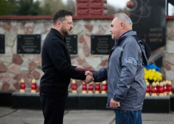 Зеленський відзначив нагородами ліквідаторів аварії на ЧАЕС, рятувальників та працівників станції