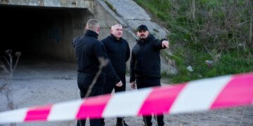 На Рівненщині чоловік з автомата стріляв у військових ТЦК і поліцейського, є поранені, стрілка шукають – поліція