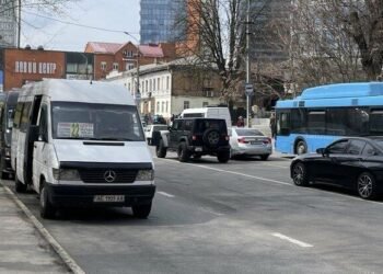 Центр без трамваїв, а міст без автобусів: як працює транспорт Дніпра