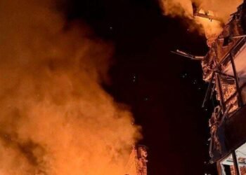 Будинки у вогні, люди у крові: Дніпро знову розривали вибухи