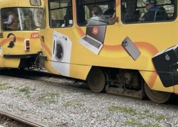 Трамваї скасовано, дороги перекрито: у центрі Дніпра закрили рух