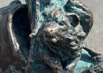 Палиця і тварини: кому присвятили скульптуру на лівому березі Дніпрі