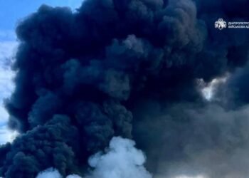 Масштабні пожежі та люди під завалами: у Дніпрі вночі лунали вибухи