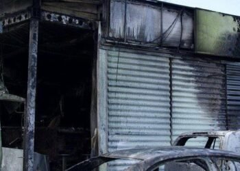 Удар по АЗС у Дніпрі: знищені вантажівки й легковики