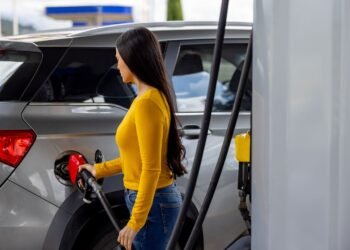 Дизель резко подорожал: сравнение цен на АЗС 14 апреля и где заправиться дешевле