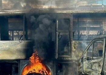 Вибухи в Дніпрі: район охопили пожежі та руйнування