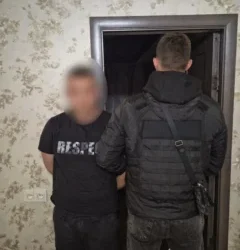 Правоохоронці Дніпра затримали грабіжника, який напав на жінку, яка його підвозила