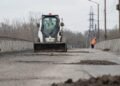 Не підлягає ямковому ремонту: що відбувається на Самарському мосту