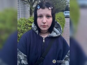 Пішла з дому та не повернулась: у Дніпрі розшукують безвісти зниклу 13-річну дівчину