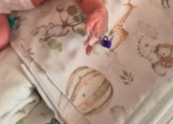 Мати втекла з пологового: у Дніпрі рятують хворе немовля