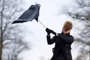 Обережно, сильний вітер: у Дніпрі та області 14 квітня оголошено штормове попередження