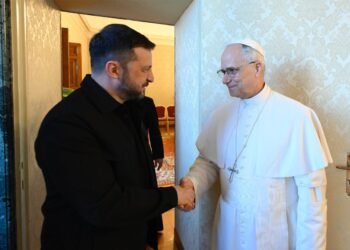 Зеленский и Папа Римский обсудили “пасхальную эскалацию” во время обстрела РФ