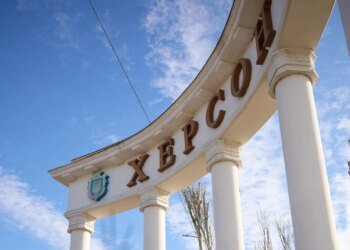 Атаки рф на Херсон 16 і 17 травня – поранений 63-річний чоловік, померла 22-річна дівчина