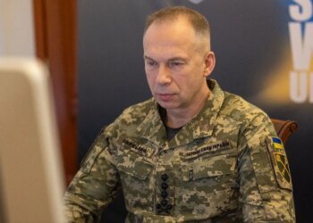 Наразі триває активна робота щодо питання можливості звільнення військових з армії – Сирський
