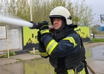 Дрони рф вдарили по АЗС на Харківщині, пошкоджені авто, є поранені – ДСНС