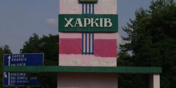У Харкові після атаки "шахедів" згоріли автомобілі, пошкоджені багатоповерхівки