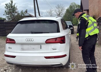 На Львівщині чоловік під час конфлікту вистрілив у авто опонента