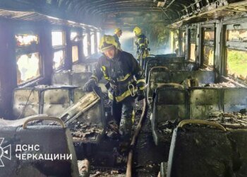 На Черкащині в електричці під час руху спалахнула пожежа, 40 пасажирів евакуювали