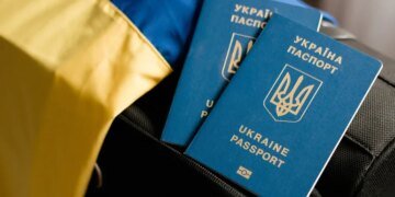 В Україні дозволили виїзд за кордон усім жінкам незалежно від посад