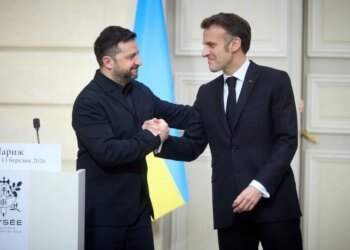 Зеленський поговорив з Макроном: Франція допоможе з антибалістикою і підтримує на шляху до ЄС