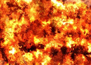 Забезпечує пальним 40% москви і області – з'явилось відео влучання в НПЗ в капотні