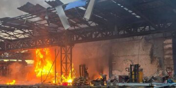 Ворог протягом доби тричі цілеспрямовано вдарив по депо "Нової пошти" у Харкові
